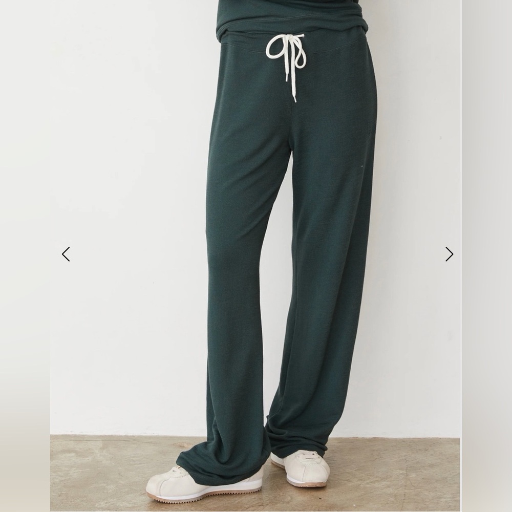 Monrow Moss Green Supersoft Straight Leg Vintage Sweat with White Drawstring